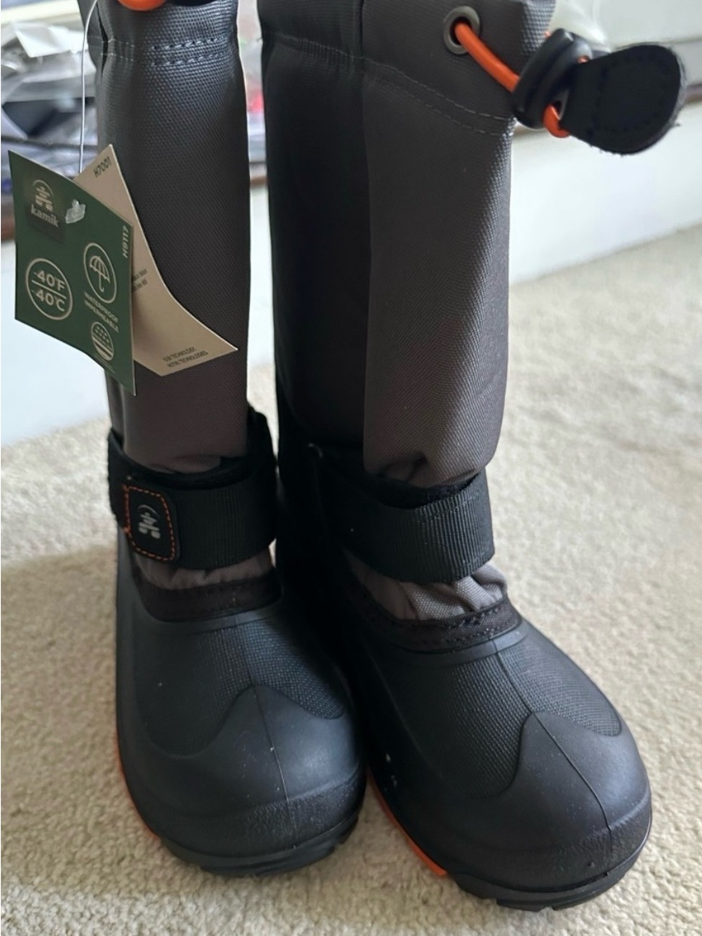 Brand NEW in BOX Kamik Youth Rocket Winter Boots Size 3! Priced to sell!